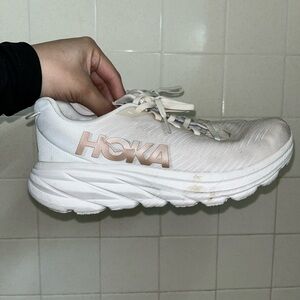HOKA One One Running Shoes – Cream / White – Women’s US 7B